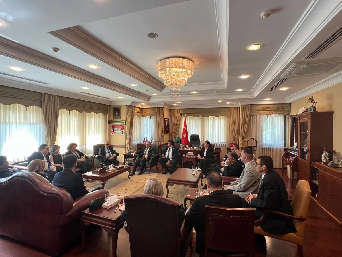 Şimali Kiprin təhsil naziri Türkiyə səfiri ilə ŞKTC və Azərbaycan arasında əməkdaşlığı müzakirə edib