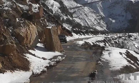 ​Quba-Xınalıq yoluna qaya parçaları düşüb