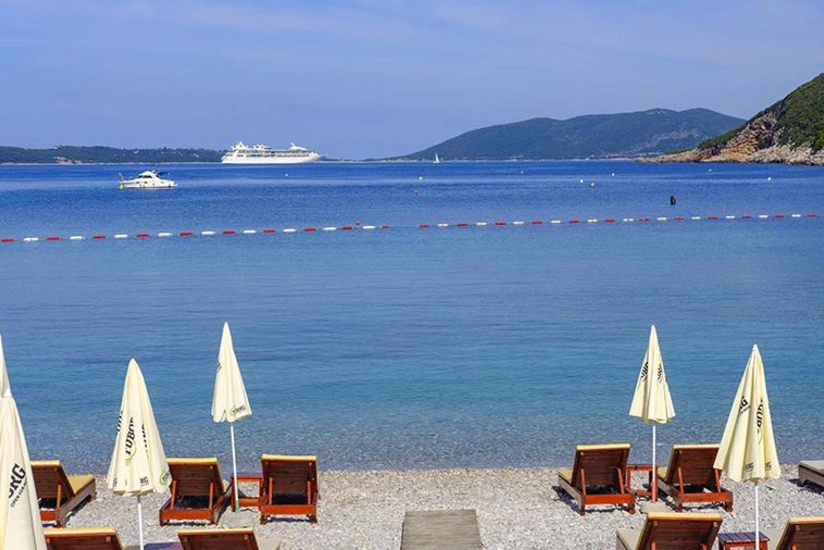 Montenegro opening borders for tourists
