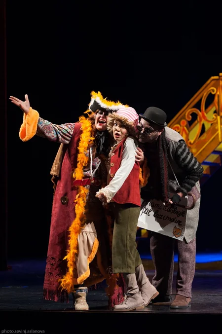 В Аздраме представили спектакль Буратино в стране дураков