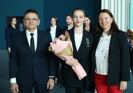 Mədət Quliyev gimnastları təltif edib