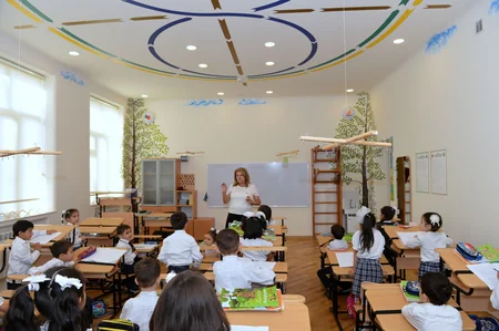 Bakıda 47 saylı orta məktəbdə yaradılmış “Sağlam təhsil” sinfi ilə tanışlıq məqsədilə mediatur keçirilib