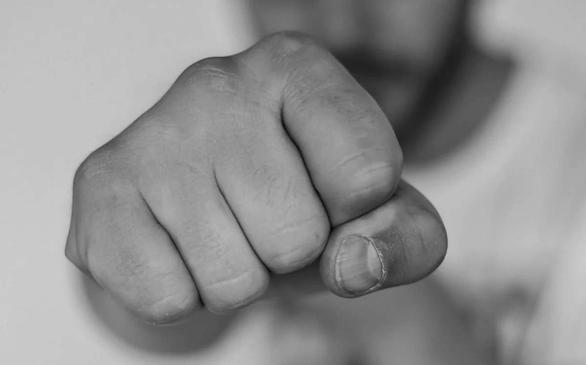 Suraxanıda 35 yaşlı kişi evində döyülərək ağır xəsarət alıb 