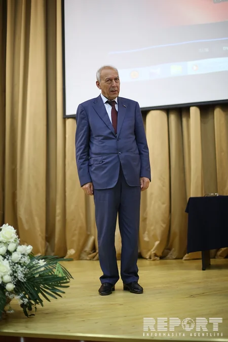 Aprel döyüşlərində şəhid olan hərbçilərin təltif olunduqları medallar ailə üzvlərinə təqdim edilib - FOTO