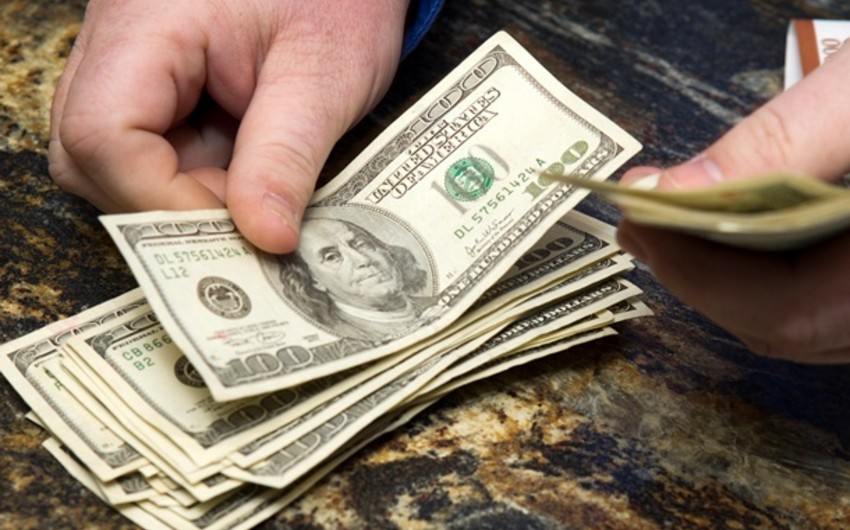 Azərbaycan əhalisi nağd dollar satışını artırıb