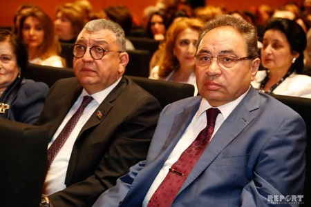 “Azərbaycan qadınına seçki hüququnun verilməsinin 100 illiyinə həsr olunmuş Qadınların V Forumu başlayıb