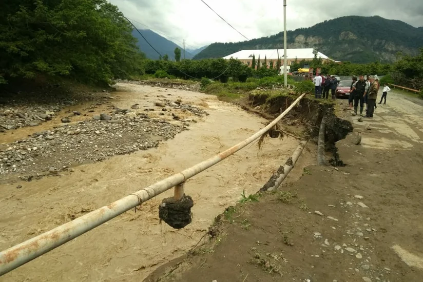 В Балакяне сель затопил около 680 домов, смыл 8 мостов - ФОТО - ОБНОВЛЕНО