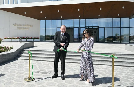 İlham Əliyev və Mehriban Əliyeva Ağdam Muğam Mərkəzinin açılışında iştirak ediblər - YENİLƏNİB-3