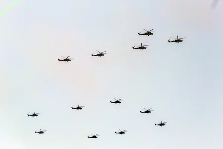 Bakı səmasında hərbi təyyarələr - FOTOREPORTAJ