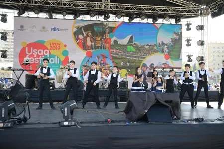 Heydər Əliyev Mərkəzinin parkında Uşaq festivalı keçirilib