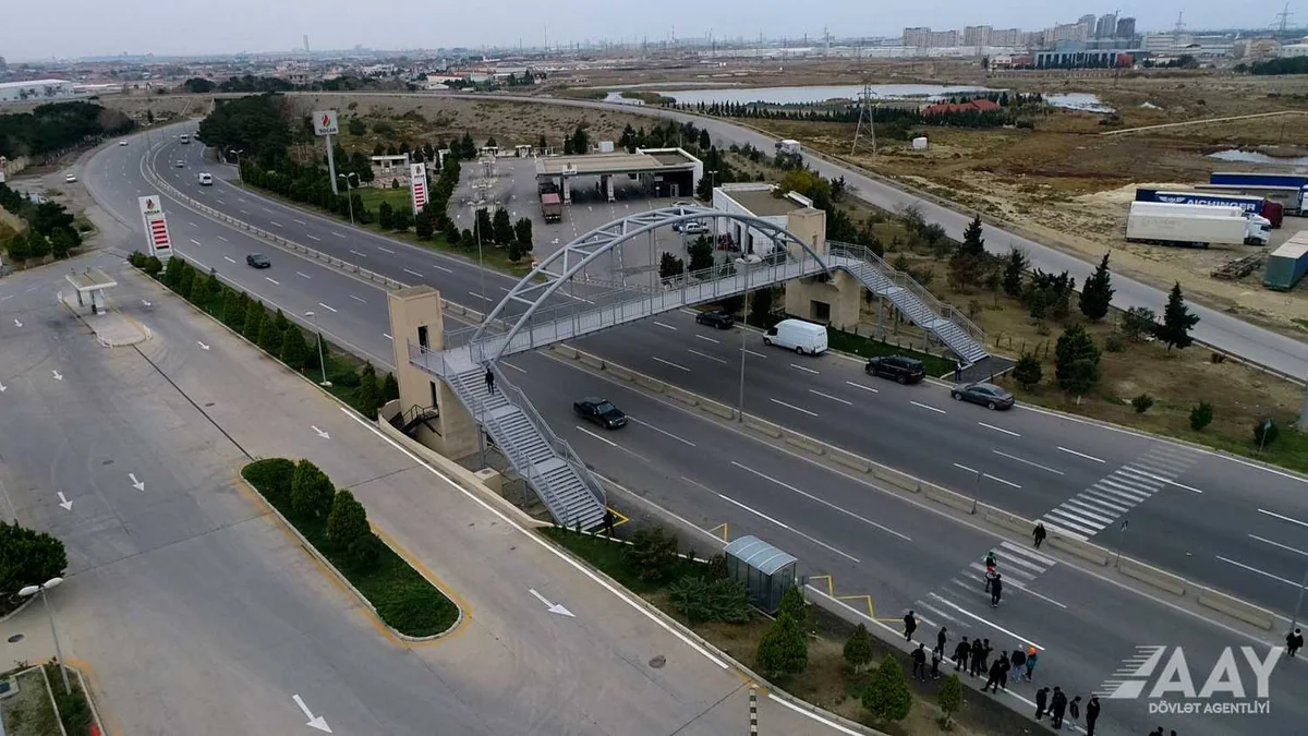Bakıda yeni yerüstü piyada keçidi istifadəyə verilib
