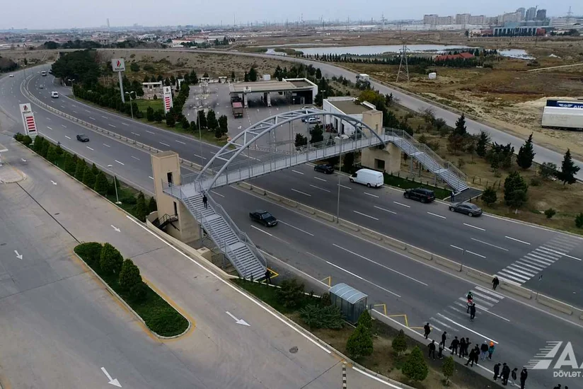 Bakıda yeni yerüstü piyada keçidi istifadəyə verilib