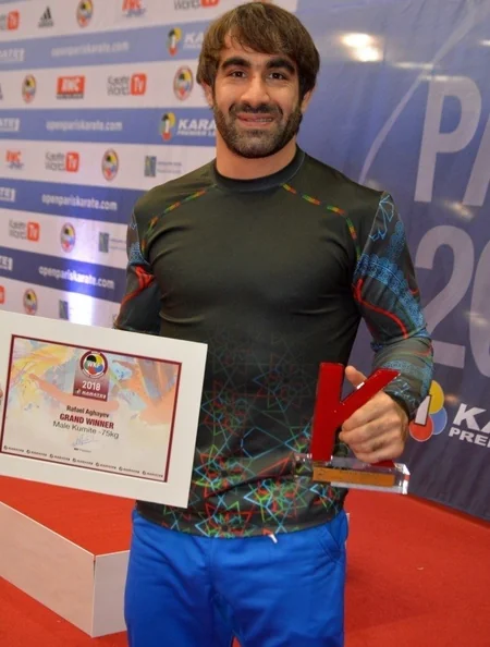 Rafael Ağayev Parisdə keçirilən “Karate1” Premyer Liqa turnirində gümüş medal qazanıb - FOTO