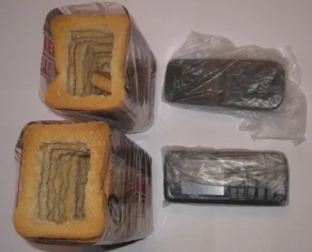 Bakıda həbsdəki dostuna telefon ötürmək istəyən şəxs saxlanılıb