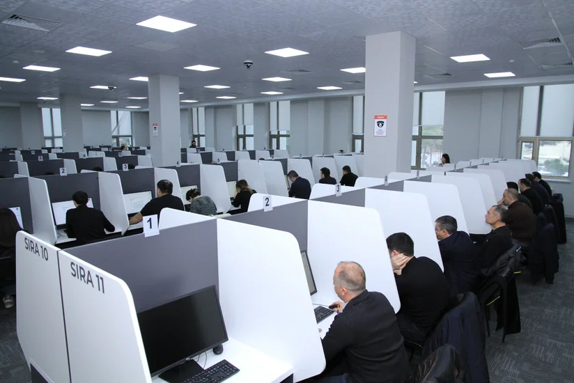 Vəkilliyə qəbul üzrə yazılı test imtahanı keçirilib