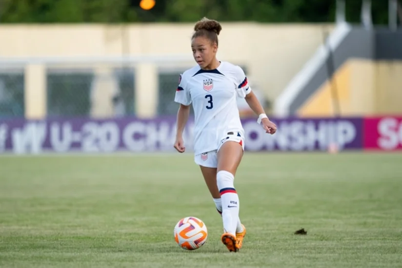 ABŞ-də futbolçu oyun zamanı huşunu itirib