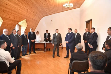 Məcnun Məmmədov Yevlaxda vətəndaşları qəbul edib