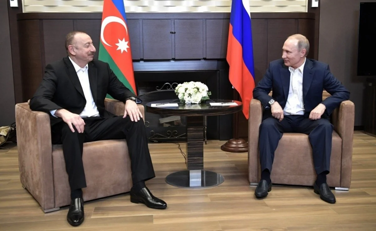 Putin Ermənistanın baş nazirini Azərbaycan Prezidenti ilə tanış edib