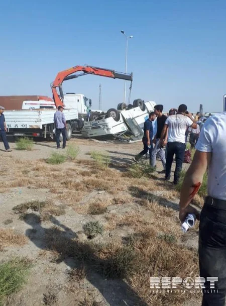 Bakıda sürücünün yatması nəticəsində avtobus qəzaya düşüb: 1 nəfər ölüb, 10-dan çox şəxs yaralanıb - FOTO - VİDEO - YENİLƏNİB-2
