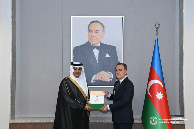 Səudiyyə Ərəbistanının yeni səfiri etimadnaməsinin surətini Azərbaycan XİN başçısına təqdim edib