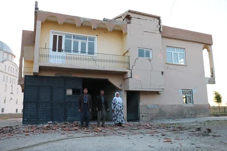 Türkiyədə zəlzələ nəticəsində yaralananların sayı 39-a çatıb - YENİLƏNİB