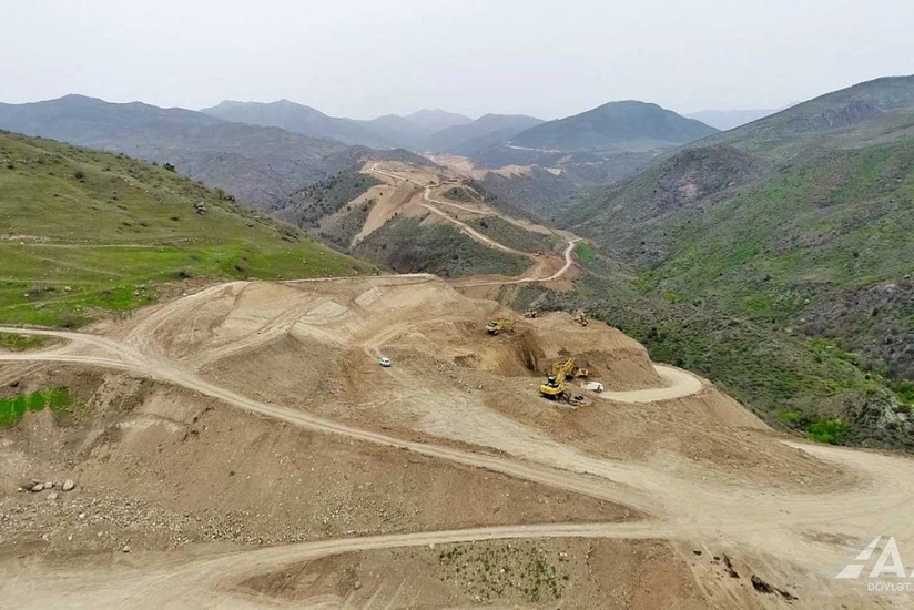 Laçın şəhərinə daxil olmadan yeni avtomobil yolunun inşası davam etdirilir