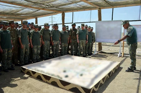 Baş Qərargah rəisi mühəndis bölmələrinin taktiki-xüsusi təlimini izləyib