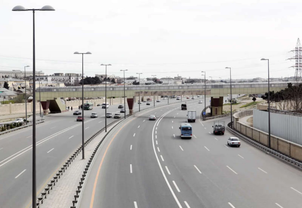 Bakıda gənc oğlanı avtomobil vurub
