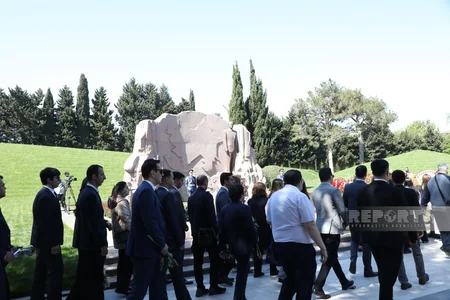 Ümummilli Lider Heydər Əliyevin xatirəsi anılır - FOTOREPORTAJ