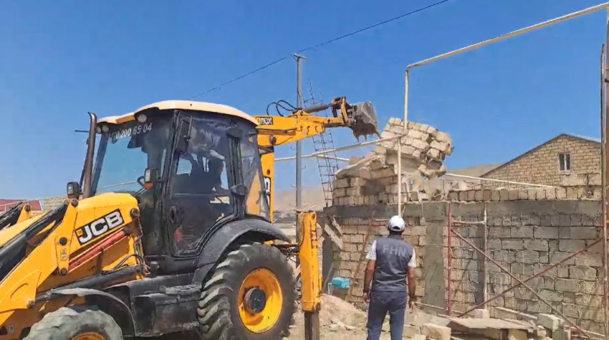 Abşeronda qanunsuz tikili sökülüb