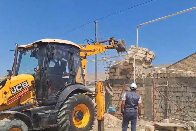 Abşeronda qanunsuz tikili sökülüb