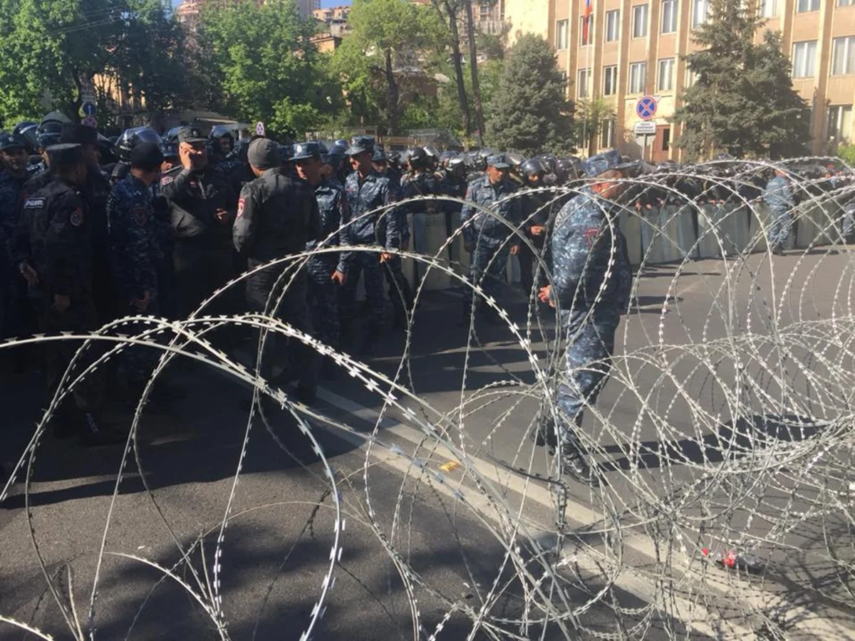Protesters reach Constitutional Court building in Yerevan