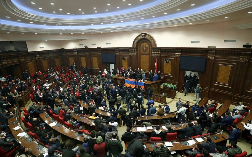 Ermənistan parlamenti buraxıldı
