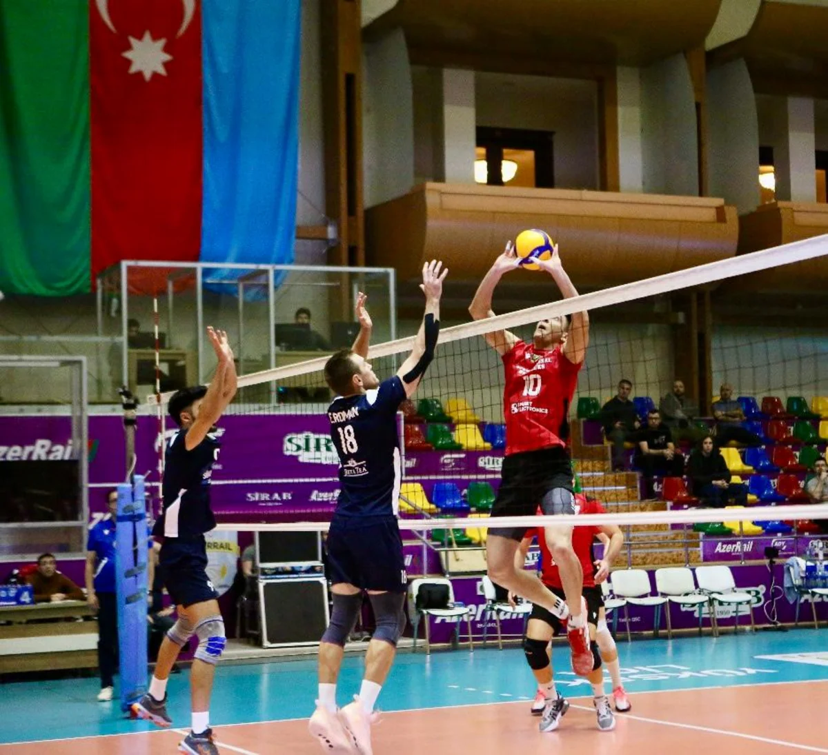 Kişi voleybolçular arasında Azərbaycan çempionatında VII tura yekun vurulub