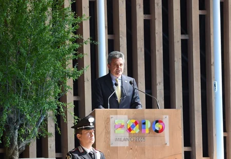 İlham Əliyev “Milan Expo 2015” sərgisində dövlət bayraqlarının qaldırılması mərasimində iştirak edib