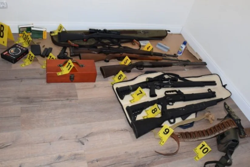 Saakaşviliyə yaxın şəxsin evində odlu silah anbarı aşkar edilib