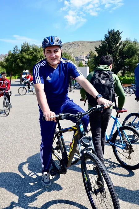 Bakıda “Az avtomobil, çox həyat” devizi altında veloyürüş keçirilib