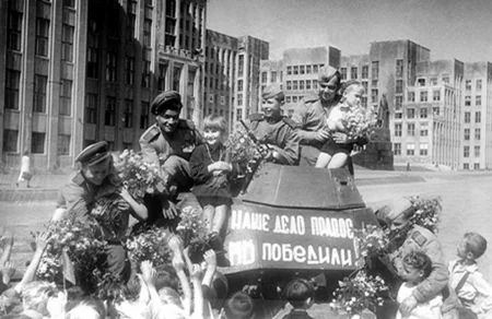 ​Информсовет СНГ представляет фотовыставку 70 лет Победы - ФОТО
