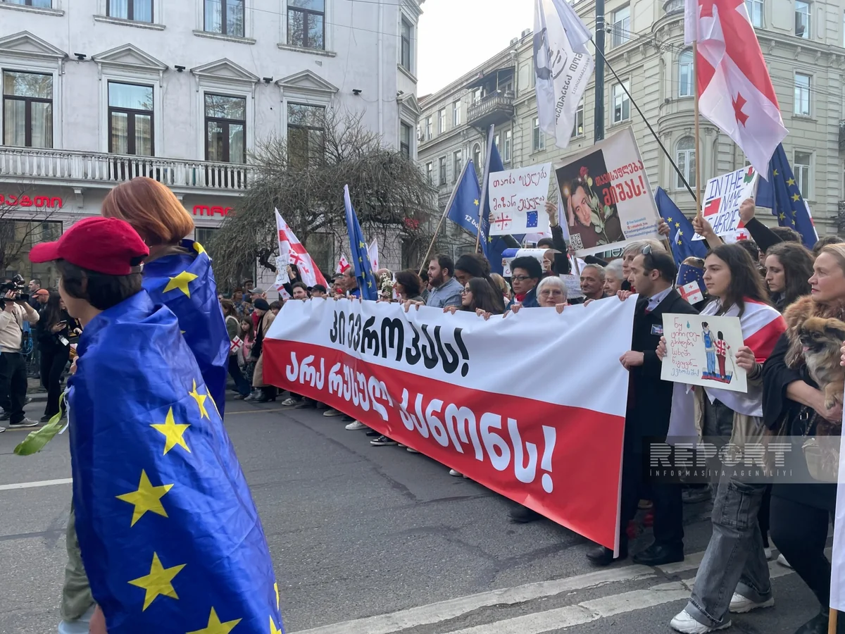 Gürcüstanda “Xarici agentlər haqqında” qanuna qarşı etiraz yürüşü keçirilib