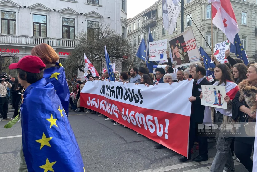 Gürcüstanda “Xarici agentlər haqqında” qanuna qarşı etiraz yürüşü keçirilib