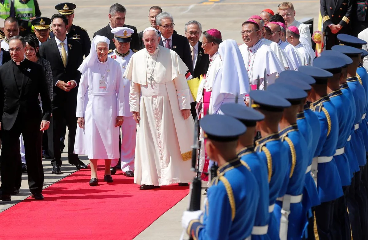 Pope arrives on a visit to Thailand