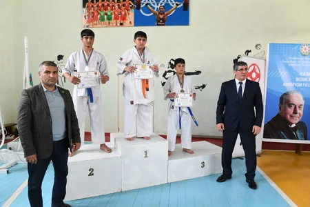 Məcburi köçkün məktəblilər arasında Ulu Öndərin 100 illiyinə həsr olunmuş turnir keçirilib
