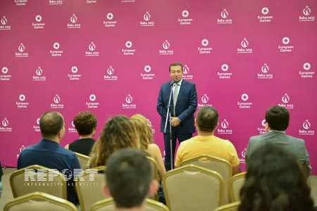 ​“Bakı 2015”in Ulduz Elçilərinə xatirə hədiyyələri təqdim olunub