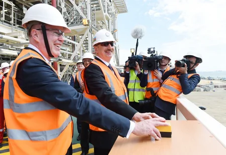 Prezident İlham Əliyev “Şahdəniz-2” üçün inşa olunan platformanın üst tikililərinin dənizə yola salınması mərasimində iştirak edib - YENİLƏNİB