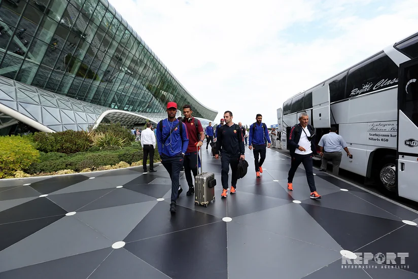 Roma squad arrive in Baku to play with Qarabag - PHOTO