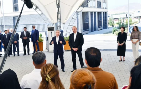 Azərbaycan ilə Özbəkistan prezidentləri və xanımları Füzuli şəhərində yeni evlərə köçürülmüş sakinlərlə görüşüblər - YENİLƏNİB