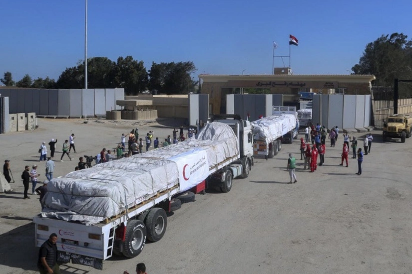 Qəzzada humanitar yük daşıyan maşın insanların üzərinə aşıb, 20 nəfər həlak olub - YENİLƏNİB