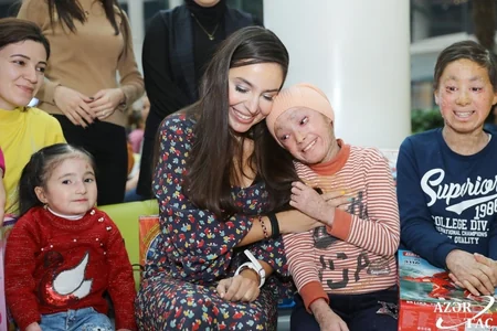 Leyla Əliyeva ixtioz, kəpənək və immundefisit xəstəliyindən əziyyət çəkən uşaqlarla görüşüb