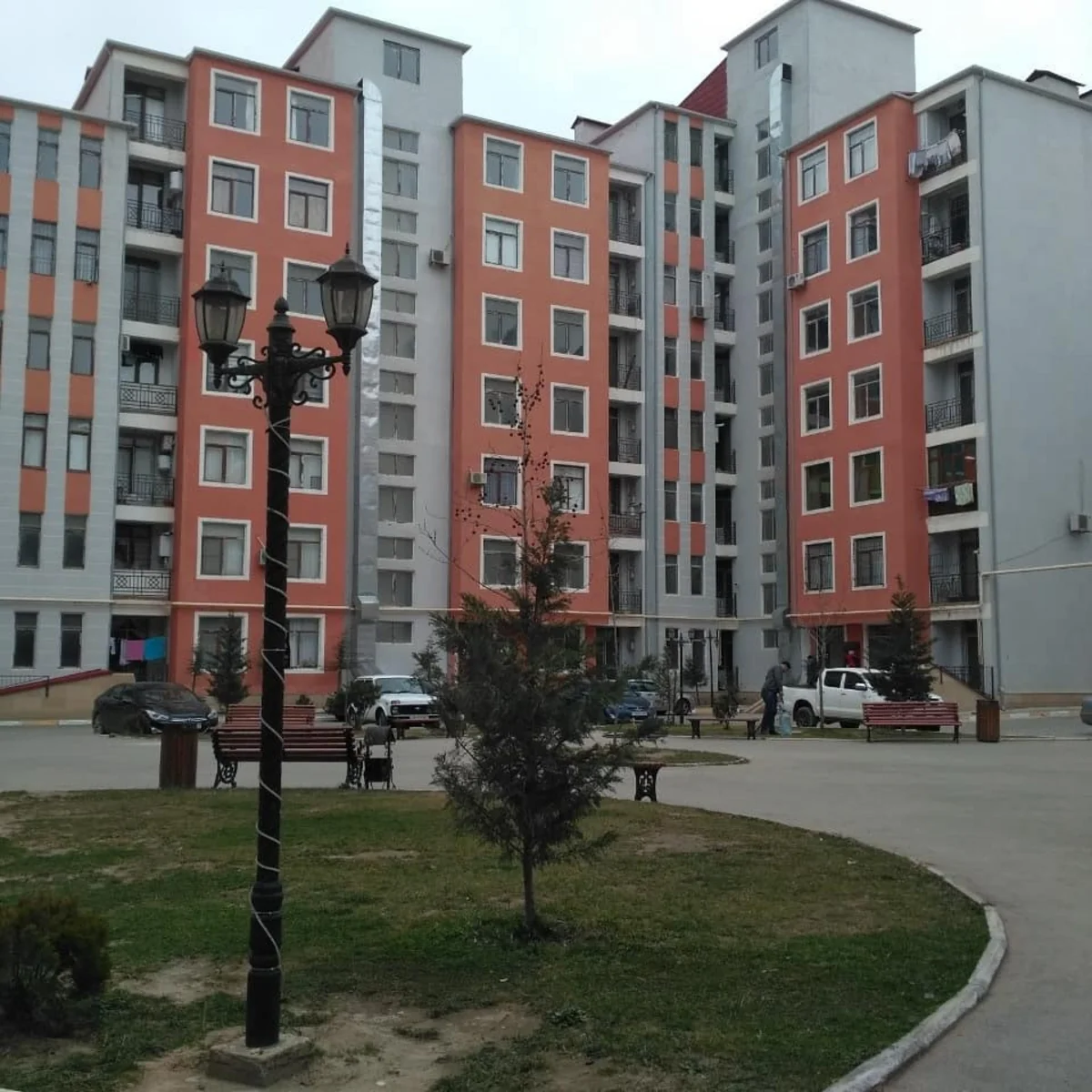 Azərbaycanda yaşayış binalarında yük boşaltmaq üçün xüsusi normalar qəbul edilib