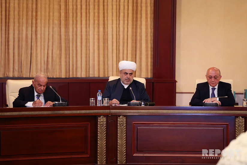 Allahşükür Paşazadə axund və imamlara məzhəb ayrı-seçkiliyi salmağı qadağan edib